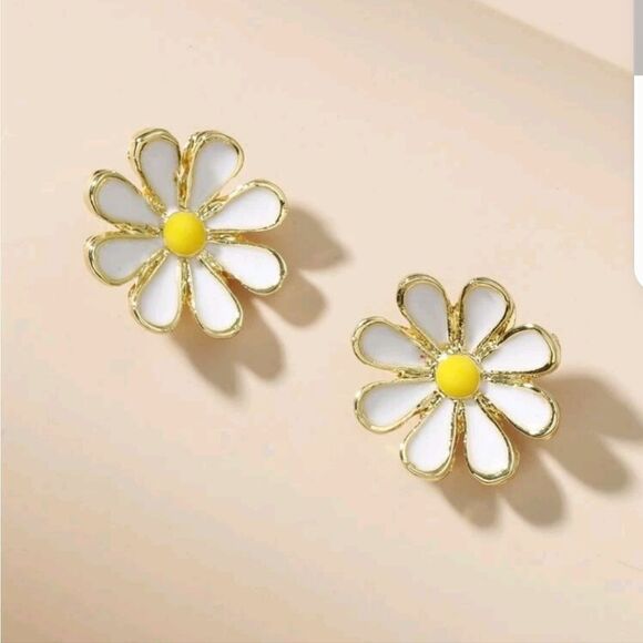 Daisy Stud Earrings  - Picture 6 of 7